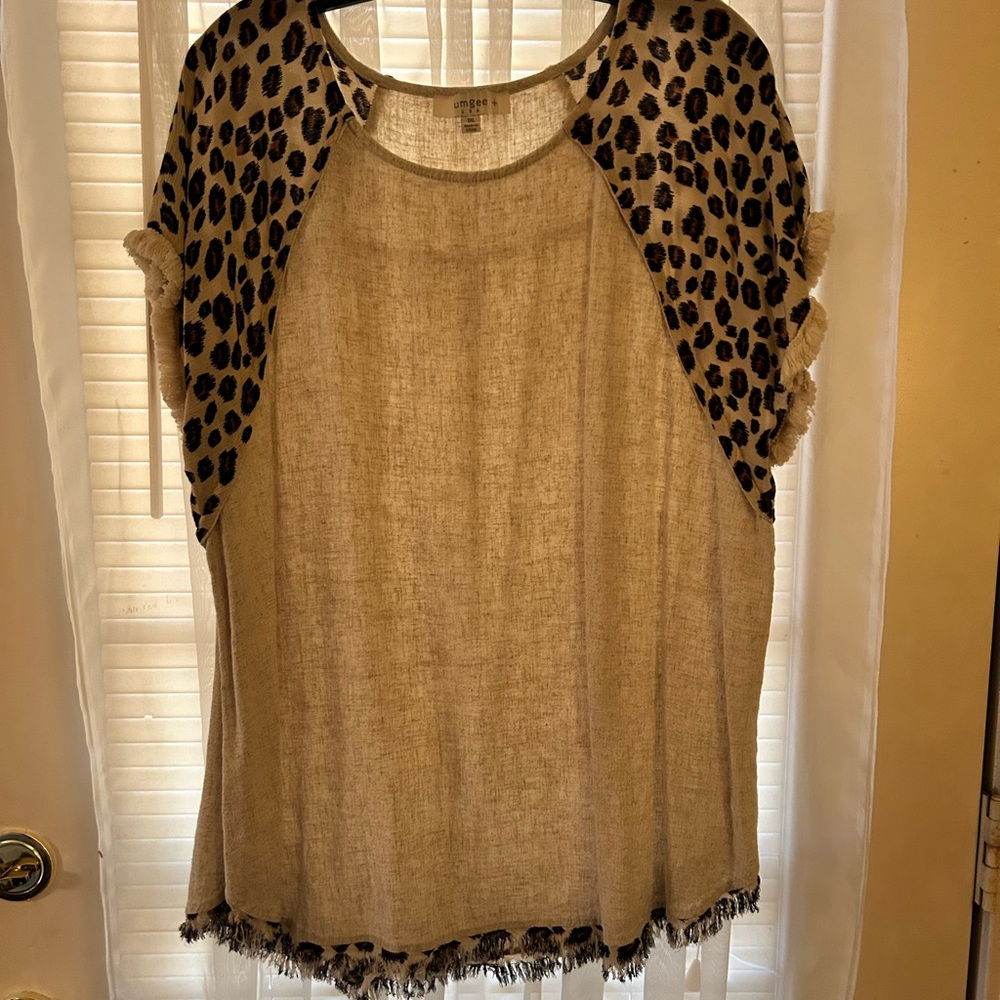 Umgee Beige Textured Top